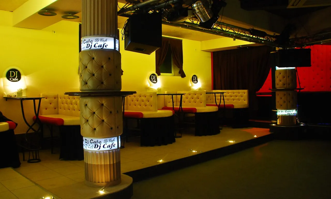 Нічний клуб «DJ CAFE» (Діджей кафе). Заклад закрито!