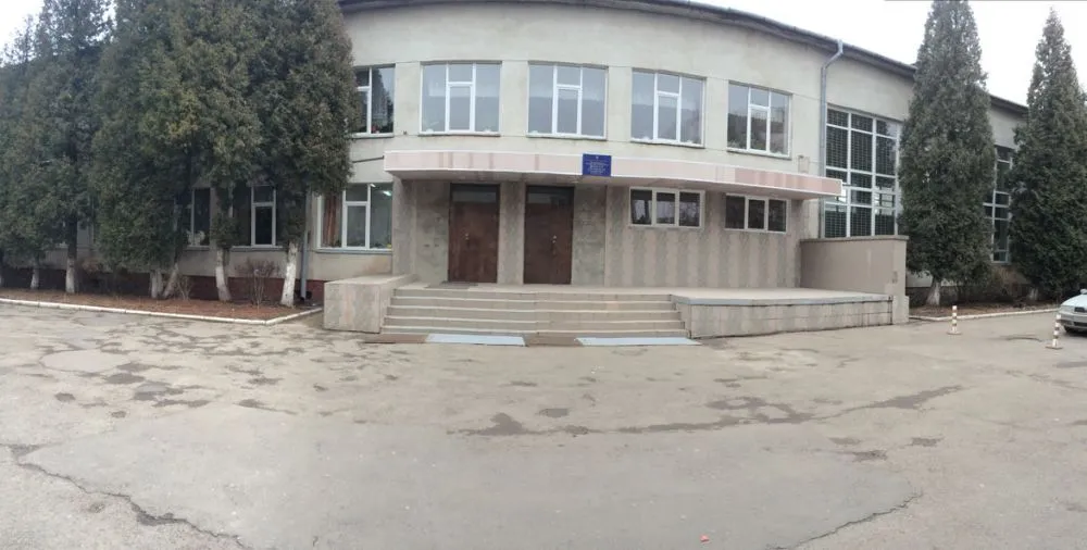 Спеціалізована школа І-ІІІ ступенів № 1 з поглибленим вивченням англійської мови (ЗОШ №1)