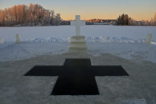 Чому саме на Водохреще вода вважається особливою та цілющою? — фото 1