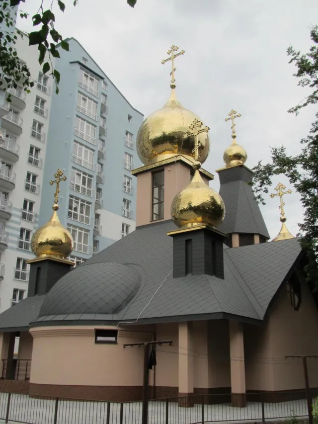 Храм святих рівноапостольних Костянтина і Олени — фото 2