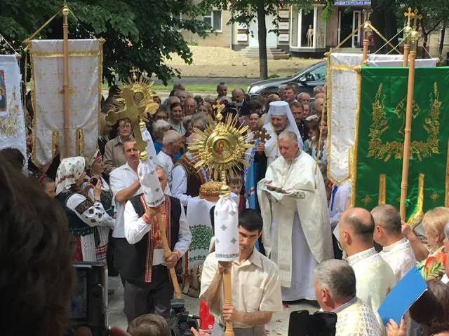 Храм Святих слов'янських апостолів Кирила і Мефодія — фото 2