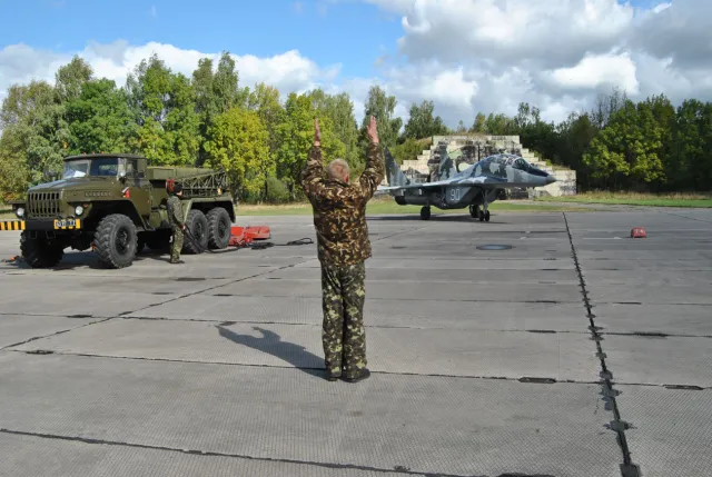 День народження відзначили по-бойовому – у небі — фото 3
