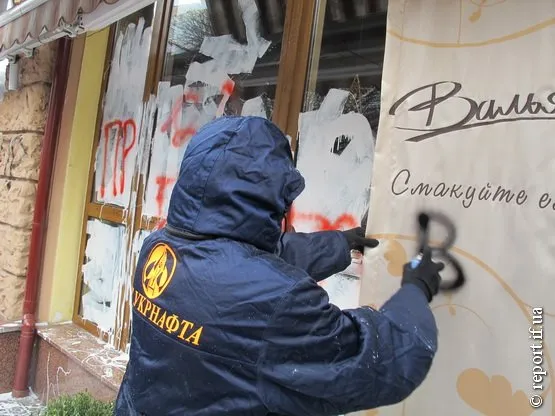 У Франківську регіоналам допомагають закривати бізнес (Фоторепортаж) — фото 7