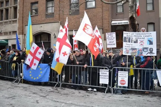 Разом нас дуже багато або Як прикарпатці за кордоном підтримують Майдан (Фоторепортаж) — фото 4
