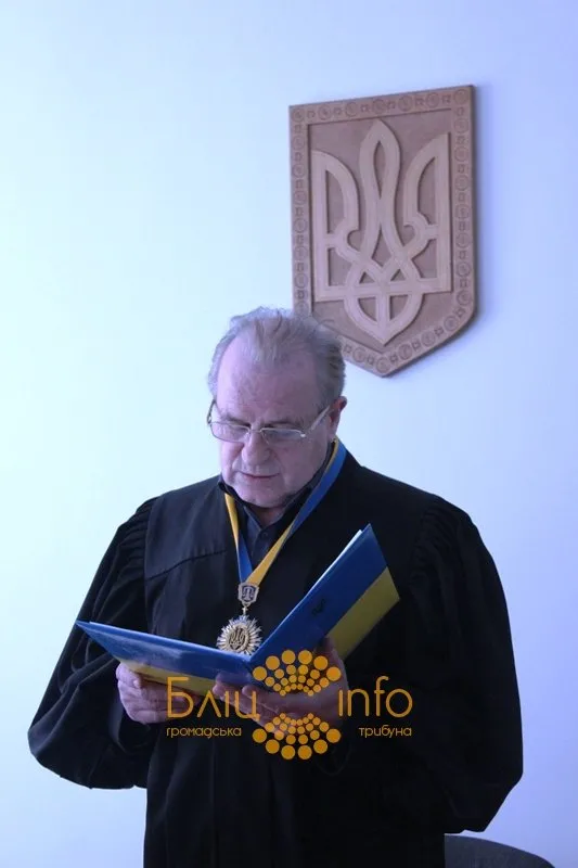 Суд частково задовільнив рішення прокуратури. Прапор ЄС залишається на адмінбудівлі — фото 4