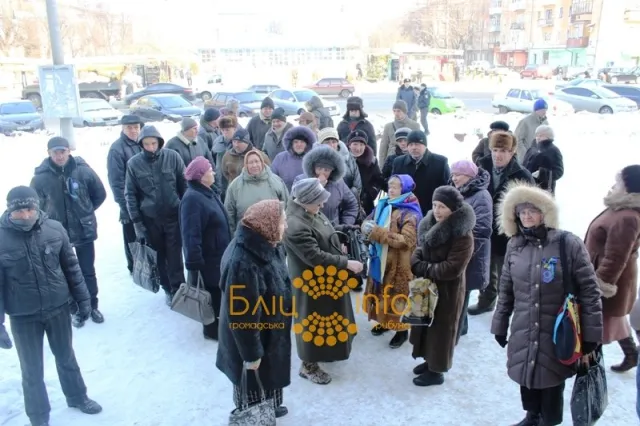 Суд частково задовільнив рішення прокуратури. Прапор ЄС залишається на адмінбудівлі — фото 7