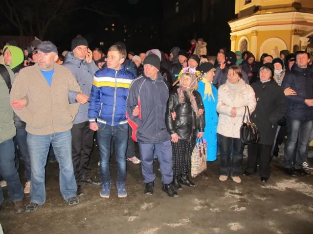 У Франківську штурмували обласну міліцію (Фоторепортаж) + (Відео) — фото 3