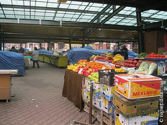 В Івано-Франківську не працюють центральний речовий та продуктовий ринки — фото 4
