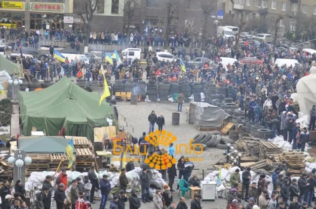 Сьогодні близько 10 тисяч прикарпатців знову вийшли на віче — фото 1
