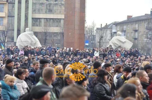 Сьогодні близько 10 тисяч прикарпатців знову вийшли на віче — фото 4