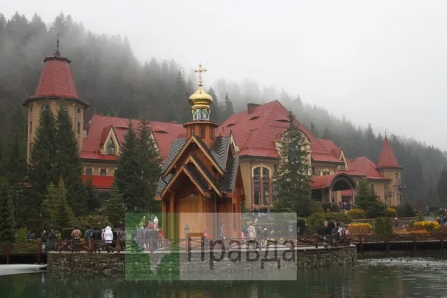 Карпатська дача Януковича (Фоторепортаж) — фото 9