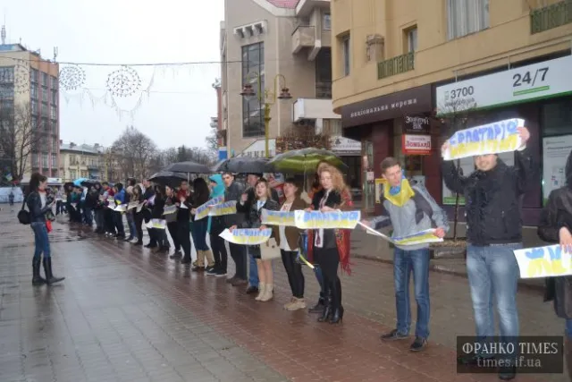 Студенти Івано-Франківська вийшли на акцію за єдину Україну (Фоторепортаж) + (Відео) — фото 4