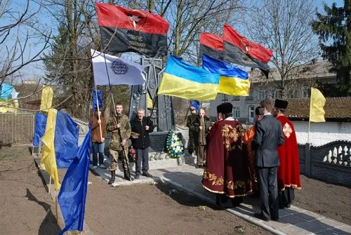 На прикарпатті встановили пам’ятник жертвам каральної акції (Фоторепортаж) — фото 4