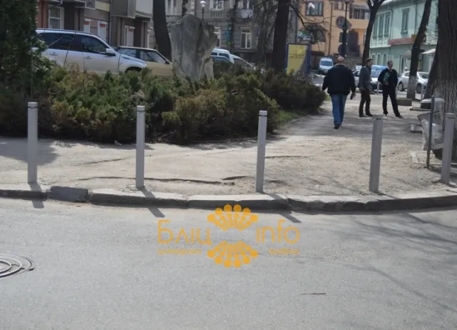 Для встановлення антипаркувальних стовпчиків на тротуарах, потрібно 300 тисяч гривень (Фоторепортаж) — фото 5