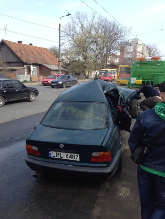 В Івано-Франківську сталося жахливе зіткнення двох легкових автомобілів (Фоторепортаж) — фото 1