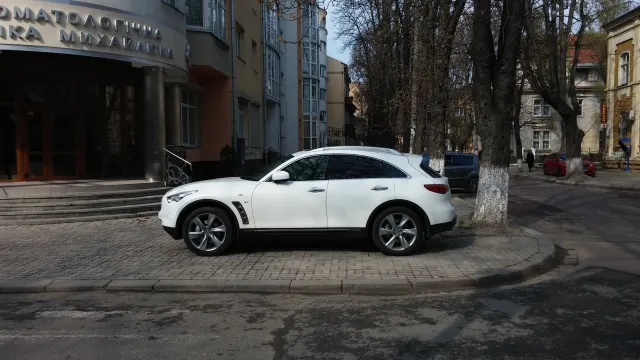 Підбірка фотографій «найкращих» авторагулів Івано-Франківська за останній тиждень (Фоторепортаж) — фото 6