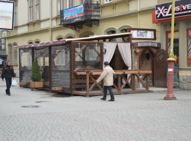 В Івано-Франківську понад 40 літніх майданчиків вже отримали дозволи на торгівлю (Фоторепортаж) — фото 2