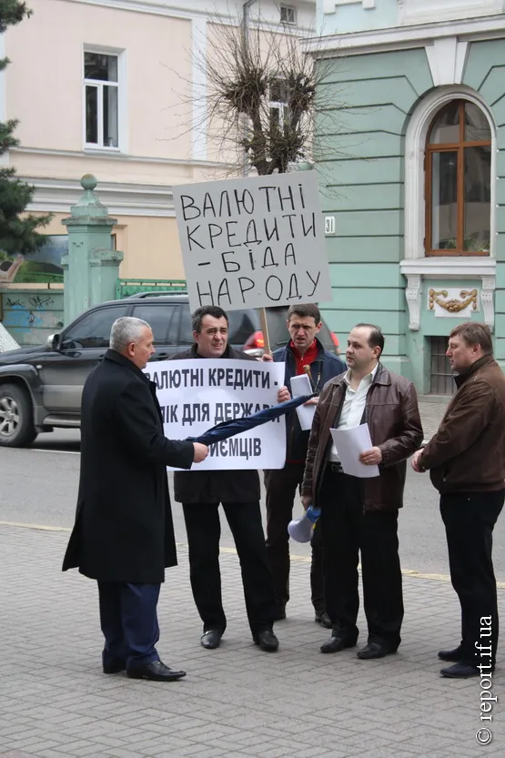 Прикарпатці влаштували пікет під стінами Нацбанку (Фоторепортаж) + (Відео) — фото 5