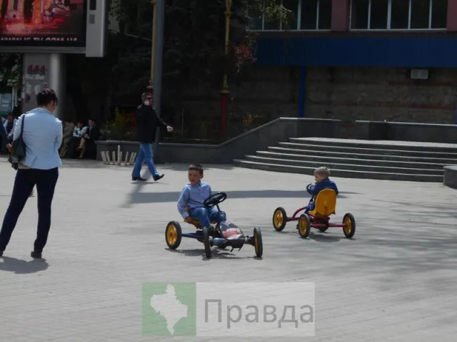 На Вічевому майдані так і не навели лад з веломобілями — фото 1