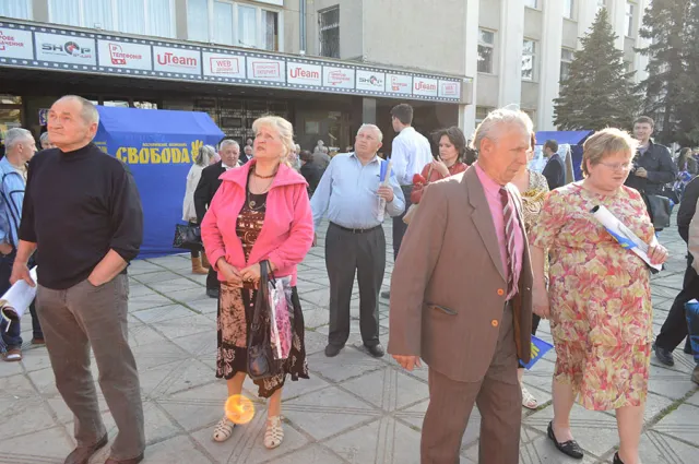 Івано-Франківськ із передвиборчим візитом відвідав кандидат в президенти Украни Олег Тягнибок (Фоторепортаж) — фото 3