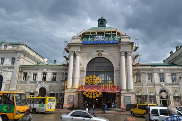Купол будівлі івано-франківського залізничного вокзалу «отримав» нове життя (Фоторепортаж) — фото 1