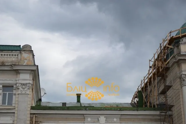 Купол будівлі івано-франківського залізничного вокзалу «отримав» нове життя (Фоторепортаж) — фото 3