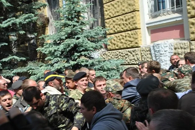 Сьогодні в Івано-Франківську вимагали звільнення начальника СБУ Миколи Найдича (Відео) — фото 1