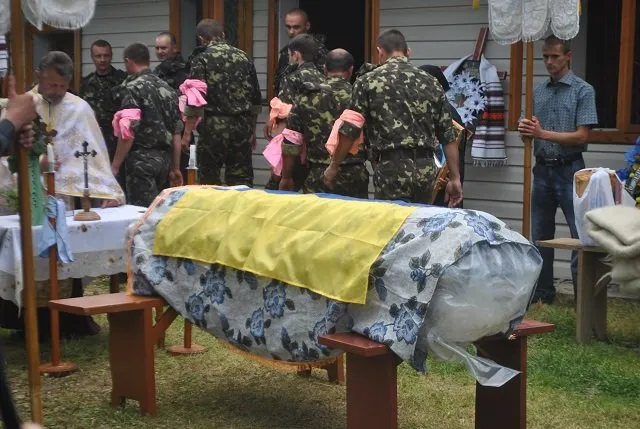 Вчора на Прикарпатті похоронили 21-річного солдата, який загинув у бою поблизу Волновахи (Фото) — фото 1