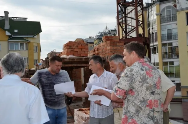 В Івано-Франківську вимагають зупинити незаконне будівництво на вул. Бельведерській (Фото) — фото 1