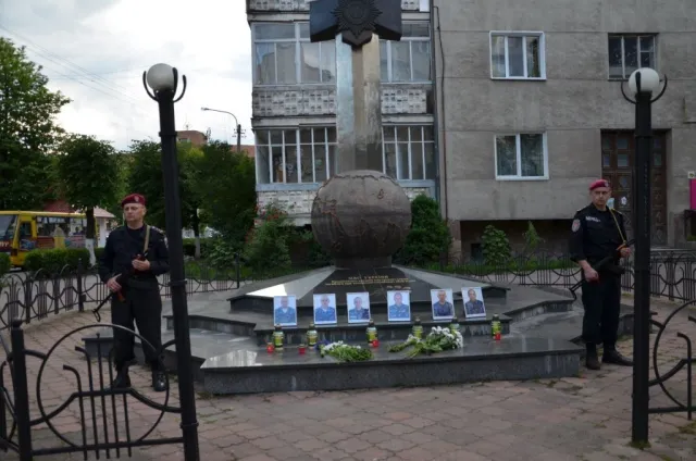Стали відомі прізвища загиблих в Слов’янську прикарпатських військових (Фото) — фото 1