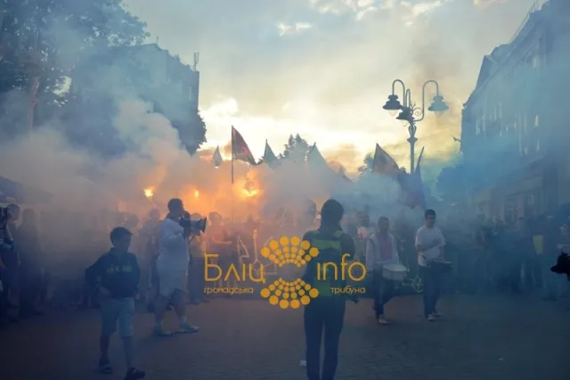 В Івано-Франківську відбувся Марш Єдності. Співали традиційний гімн «Путін х*йло» (Фоторепортаж) + (Відео) — фото 4