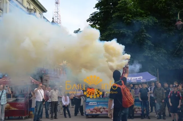 В Івано-Франківську відбувся Марш Єдності. Співали традиційний гімн «Путін х*йло» (Фоторепортаж) + (Відео) — фото 5