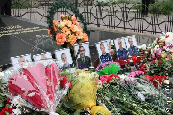 В Івано-Франківську траур за прикарпатцями, які загинули у Слов'янську (Фоторепортаж) — фото 2