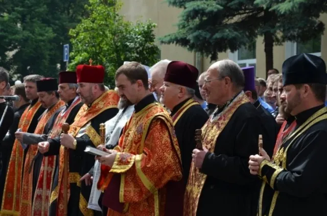 Сьогодні прощалися із загиблим під Слов'янськом бійцем «Беркуту» Петром Остап'юком (Фоторепортаж) + (Відео) — фото 2