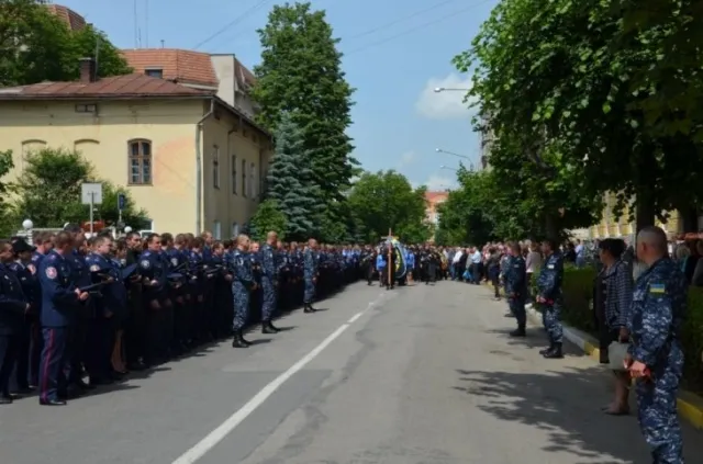 Сьогодні прощалися із загиблим під Слов'янськом бійцем «Беркуту» Петром Остап'юком (Фоторепортаж) + (Відео) — фото 5