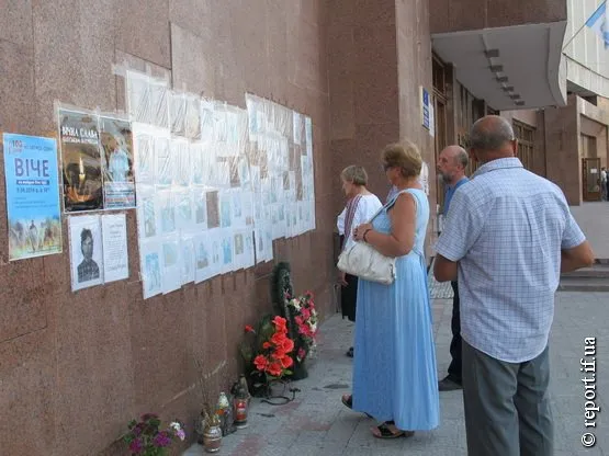 На площі перед ОДА відбулося віче-реквієм за загиблими на Майдані (Фоторепортаж) — фото 1