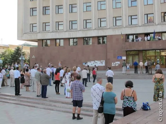 На площі перед ОДА відбулося віче-реквієм за загиблими на Майдані (Фоторепортаж) — фото 6
