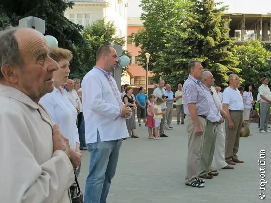 На площі перед ОДА відбулося віче-реквієм за загиблими на Майдані (Фоторепортаж) — фото 7