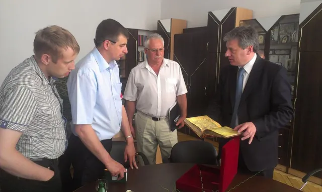«Правий сектор» завітав до ректора Прикарпатського Національного університету ім. Василя Стефаника — фото 1
