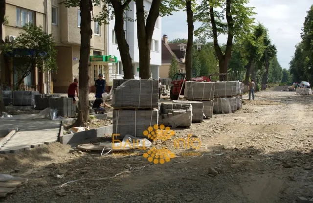На багатостраждалій вулиці Шевченка, все ще триває ремонт (Фото) — фото 1