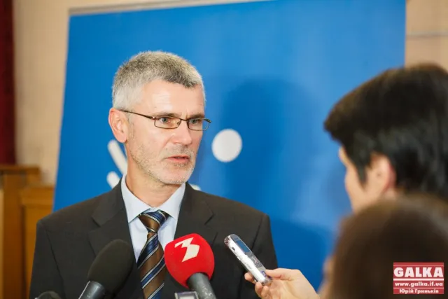 У залі «Просвіти» відбулося вручення гуманітарної допомоги біженцям зі Сходу (Фоторепортаж) — фото 3