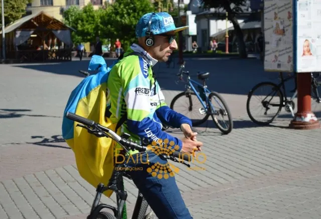 В Івано-Франківську відбувся велопробіг до Дня Конституції (Фоторепортаж) — фото 5