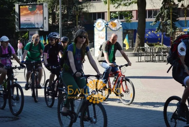 В Івано-Франківську відбувся велопробіг до Дня Конституції (Фоторепортаж) — фото 9