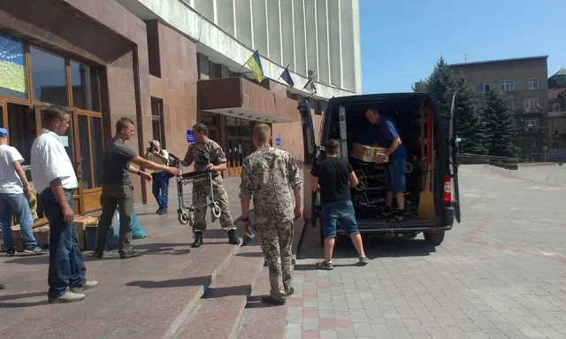 Для військових з Прикарпаття, що служать в зоні АТО, прибула допомога від громадян Німеччини (Фоторепортаж) — фото 1