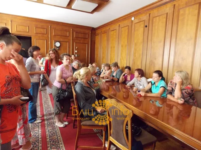 Розгнівані матері та дружини вимагали повернути їхніх чоловіків додому (Фото) + (Відео) — фото 7