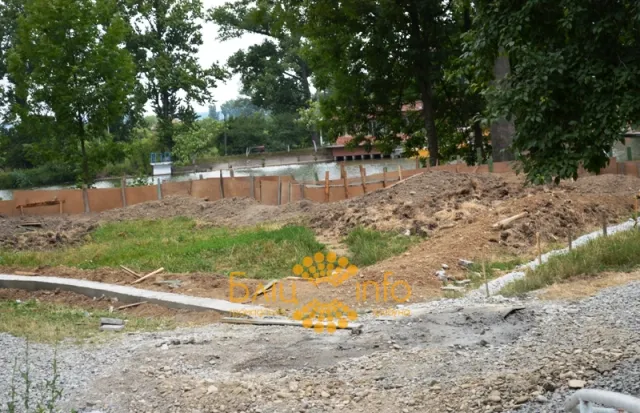 В Івано-Франківську продовжують реконструювати Острів кохання для молоді (Фоторепортаж) — фото 2