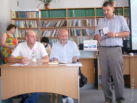 Іван Бондарев презентував книжку «Слідами забутих пам’ятників» (Фоторепортаж) — фото 1