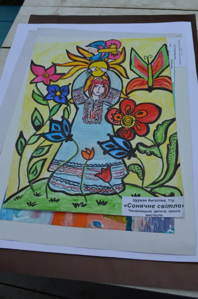 «Свій за свого» продають дитячі малюнки. За виручені кошти придбають речі першої необхідності для військових (Фоторепортаж) — фото 5