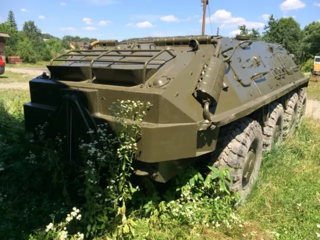 Прикарпатець за власні кошти придбав для військових БТР (Фото) — фото 1
