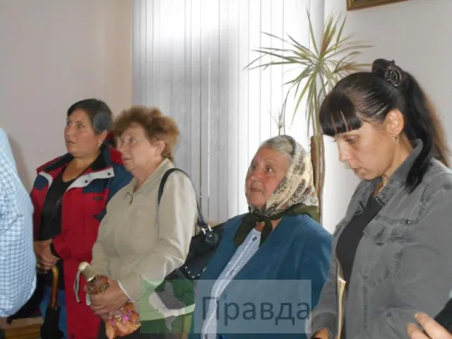 Дружини і матері військовозобов’язаних села Хриплин заявили, що не відпустять своїх чоловіків воювати (Фото) — фото 3